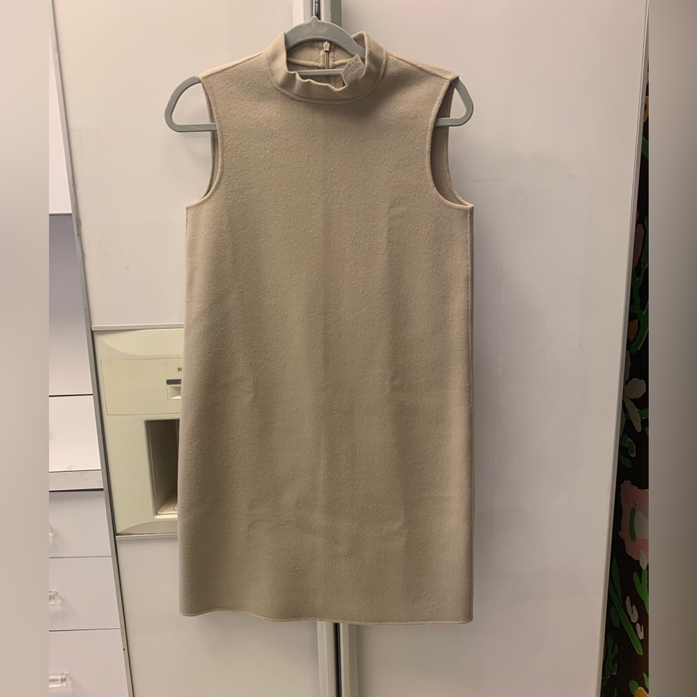 Max Mara Elegant 100%virgin wool sleeveless  dress. Taupe size 2